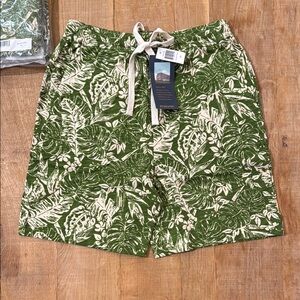 Pendleton Green and White Shorts Tropical Design